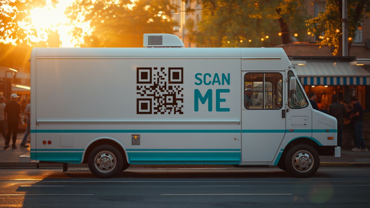 Food truck z kodem QR na burcie podczas targu ulicznego